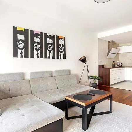 Luxury In The Heart Of Apartment *