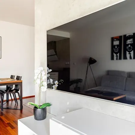 Luxury In The Heart Of Apartment *