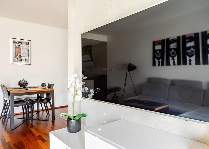 Luxury In The Heart Of Apartment *